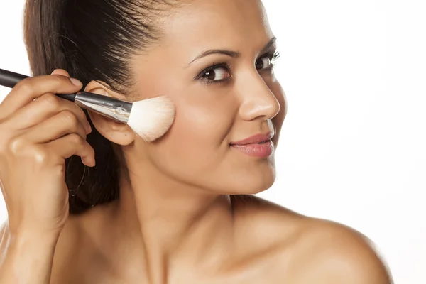 Mujer con maquillaje brushe — Foto de Stock