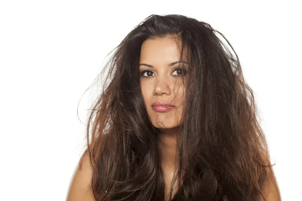Женщина с грязными волосами — стоковое фото