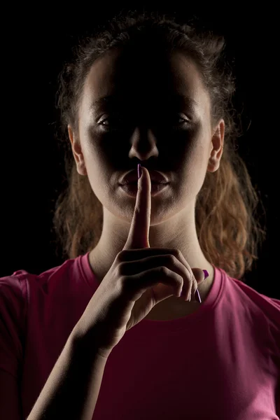 Mujer haciendo gesto silencioso — Foto de Stock