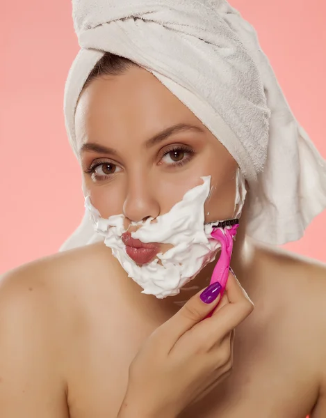 Nő arcát borotválkozás — Stock Fotó