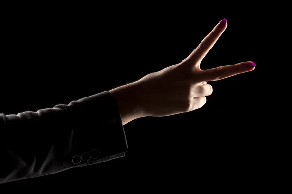 Mão da mulher mostrando dois dedos — Fotografia de Stock