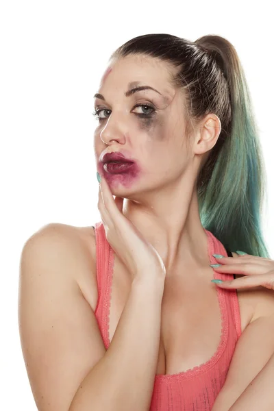 Vrouw met vlekkerig make-up — Stockfoto