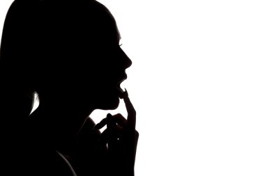 bir kadının siluet profili