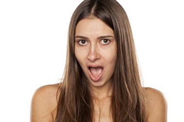 korkmuş genç kadın