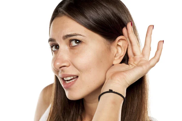 Mujer escuchando atentamente —  Fotos de Stock