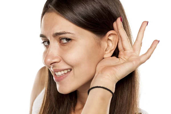 Mujer escuchando atentamente — Foto de Stock