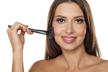 kadına uygulanan allık