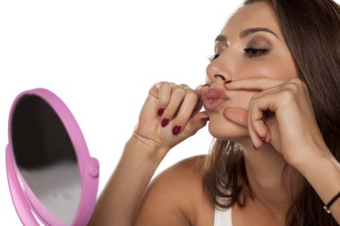 dudakları arayan kadın