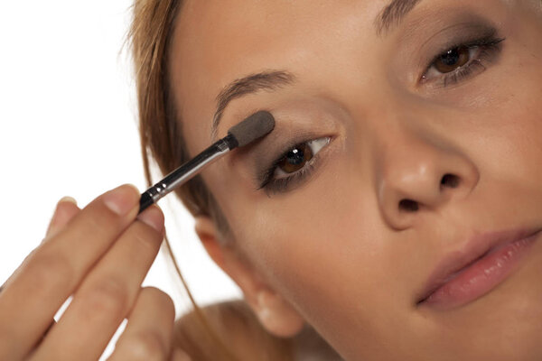 woman doing makeup