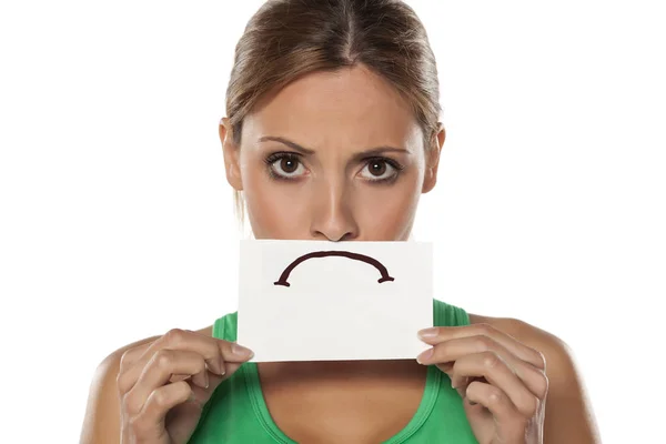 Mujer con emociones dibujadas en un pedazo de papel — Foto de Stock