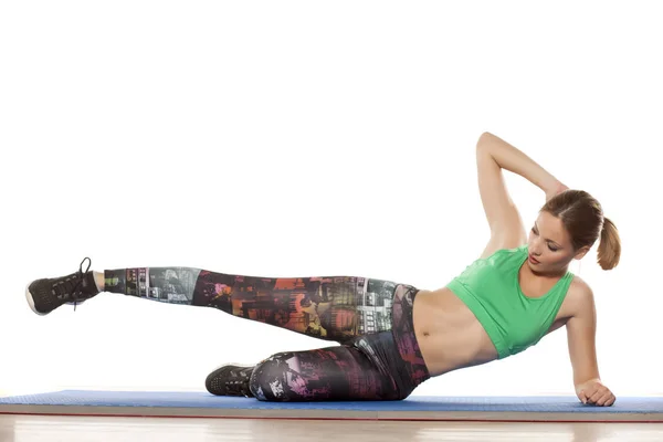 Woman doing fitness exercises — Stock Photo, Image