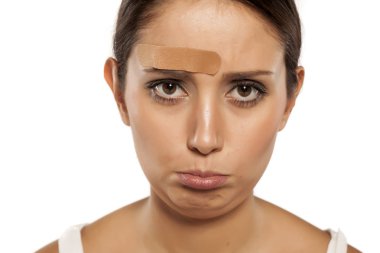 Yaralı yüz kadınla