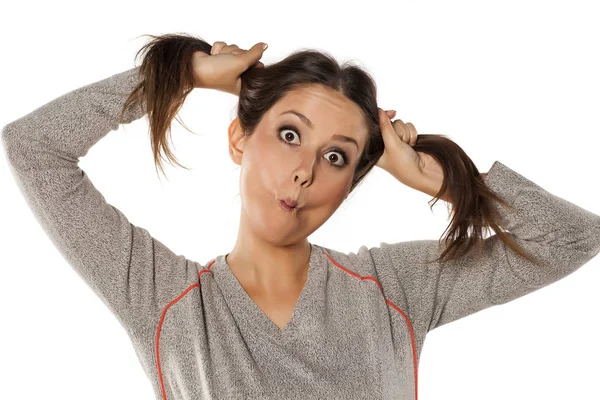 Mujer haciendo cara de pez — Foto de Stock