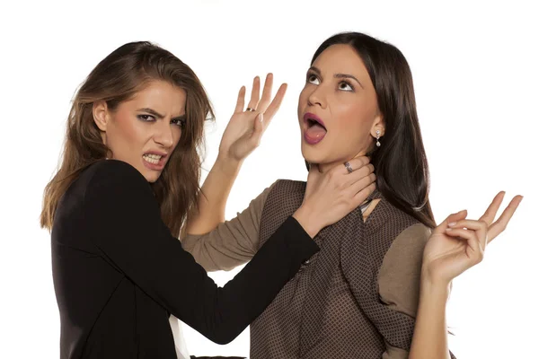 Twee vrouwen vechten — Stockfoto