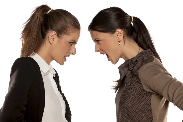 Два сердитися жінок — стокове фото