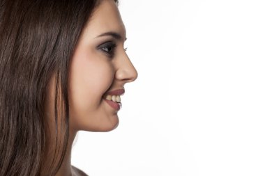 Güzel, gülümseyen kadın