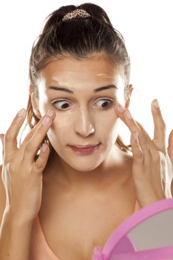 sıvı temel uygulamak