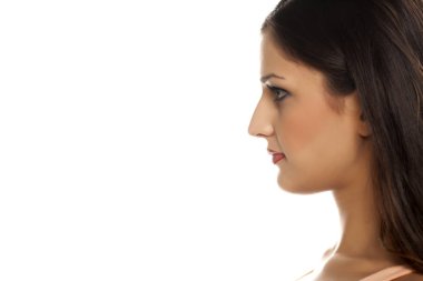 Bir kadının yüzüne profil görünümü