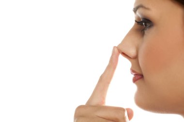 burnunu dokunmadan kadın