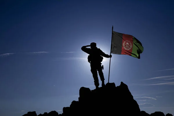 Conqueror with a flag — Stock Photo, Image