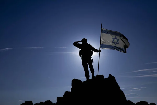 Conquérant avec un drapeau — Photo