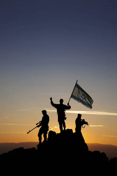 Conquerors with a flag — Stock Photo, Image