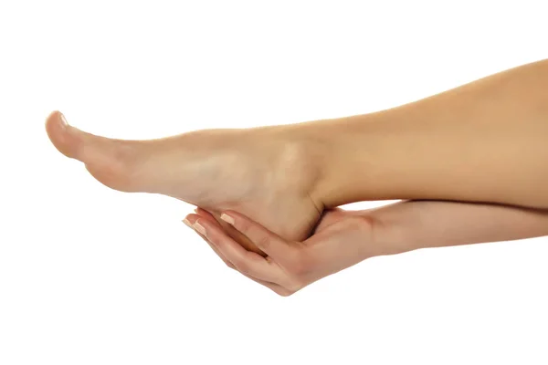 Kobiece stopy kobiece ręką — Zdjęcie stockowe