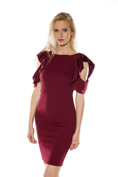 Blondine im kurzen Kleid — Stockfoto