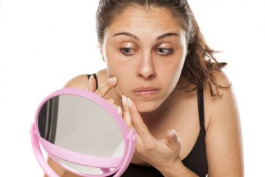 kadın yüzünü denetleme 