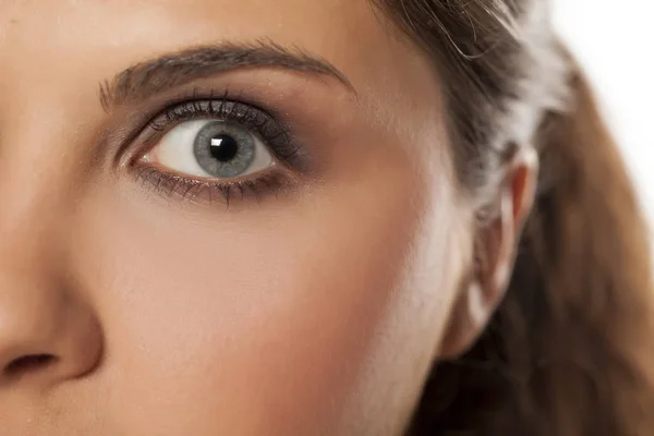 Vrouwelijke blauw oog — Stockfoto