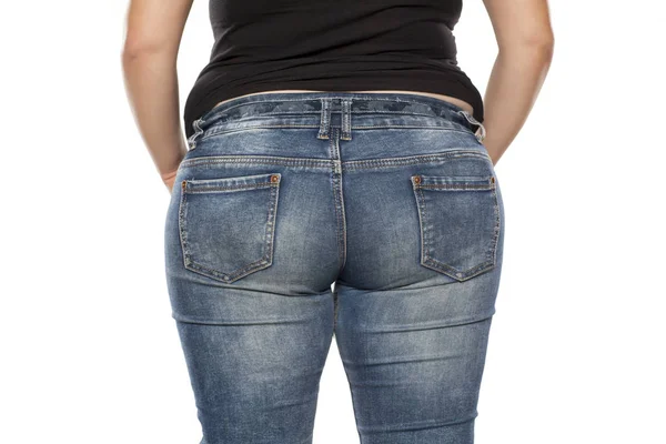 Вид сзади на толстую женщину — стоковое фото