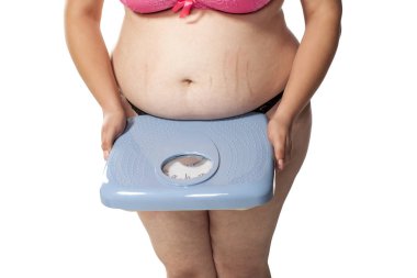 bir ölçek ile şişman kadın 