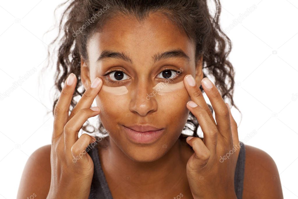 women applying concealer