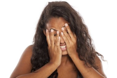 utanç koyu tenli kız 