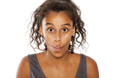 Kız yapma balık yüz 