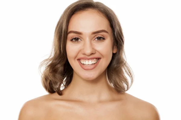 Joven Hermosa Mujer Sonriente Sobre Fondo Blanco — Foto de Stock