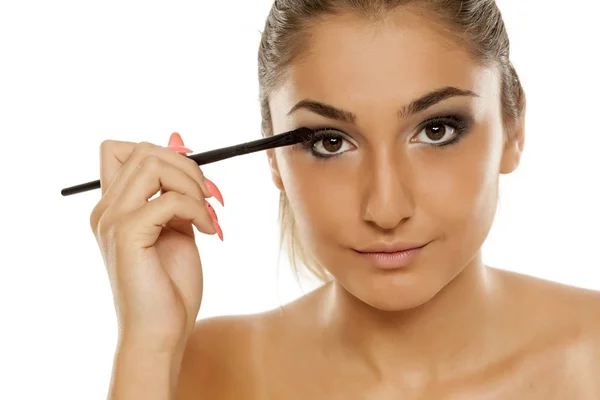 Young Beautiful Woman Applying Eye Shadow Brush — Stock Photo, Image