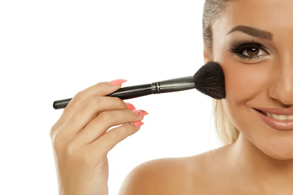 Young Beautiful Woman Applying Blush Brush — Stock Photo, Image