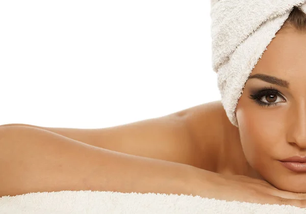 Half Portrait Beautiful Young Woman Posing Towel Her Head White — Stock Photo, Image