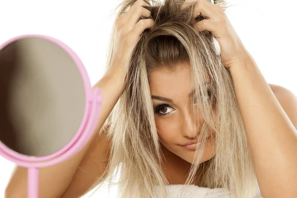 Young Beautiful Woman Looking Her Messy Hair Mirror — Stock Photo, Image