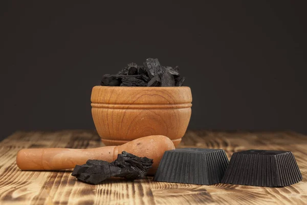 Dos Jabones Carbón Activado Negro Hechos Mano Sobre Una Plancha — Foto de Stock