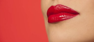 Kadının dudakları ile kırmızı ruj