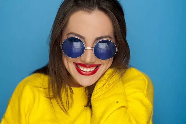 Beautiful Smiling Woman Blue Sunglasses Yellow Blouse — Stock Photo, Image