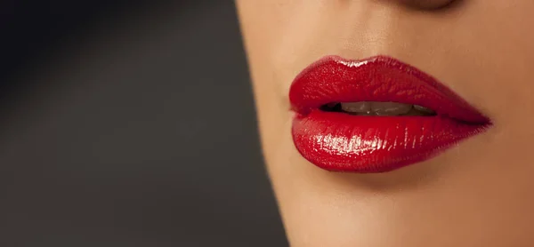 Hermosos Labios Con Lápiz Labial Rojo — Foto de Stock