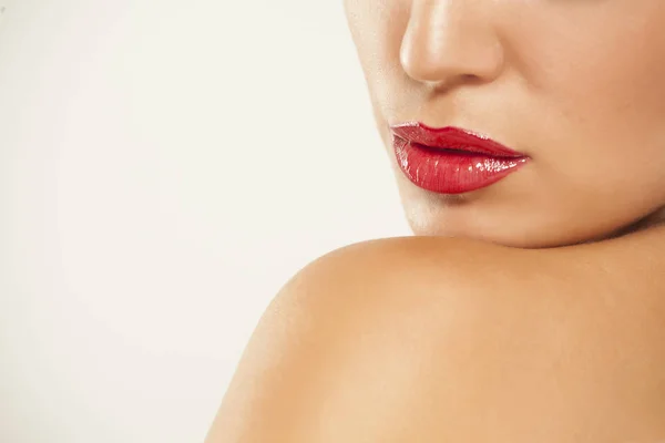 Lábios Bonitos Com Batom Vermelho — Fotografia de Stock