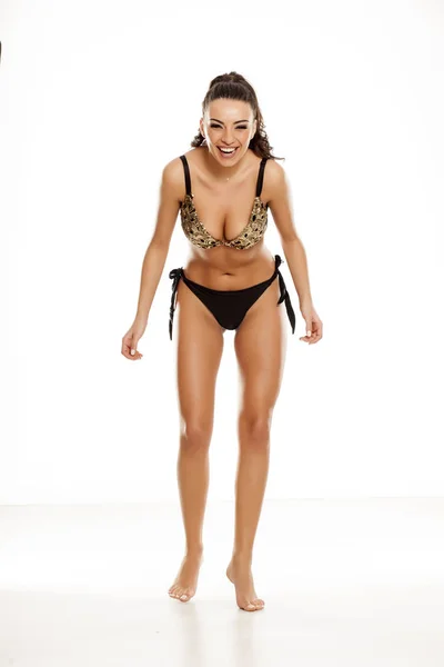 Güzel Mutlu Moda Model Siyah Bikini Beyaz Bir Arka Plan — Stok fotoğraf