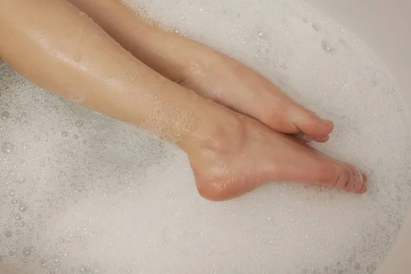 Female Feet Tub Water Foam — Stock Photo, Image