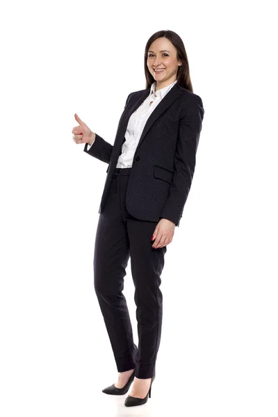 Mujer Negocios Sonriente Con Pulgar Hacia Arriba Pie Sobre Fondo — Foto de Stock