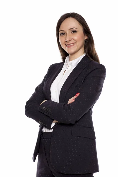 Mujer Negocios Sonriente Pie Sobre Fondo Blanco Con Los Brazos — Foto de Stock