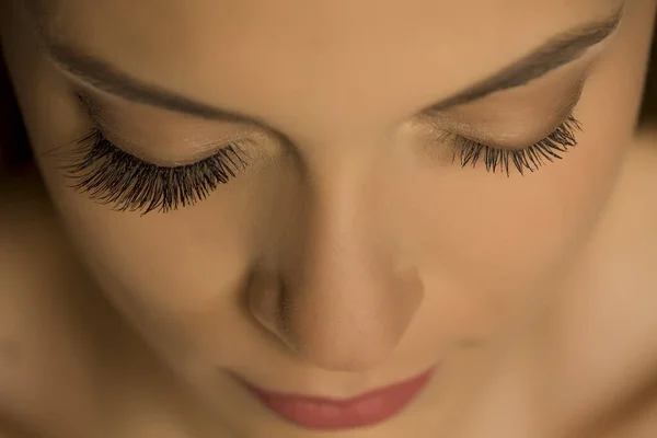 comaprison of natural and extended eyelashes